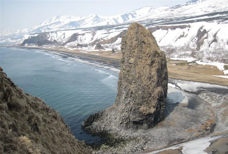 Панорама Охотского моря и птичьи колонии