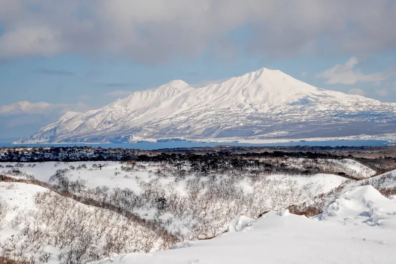 Зимняя панорама вулкана